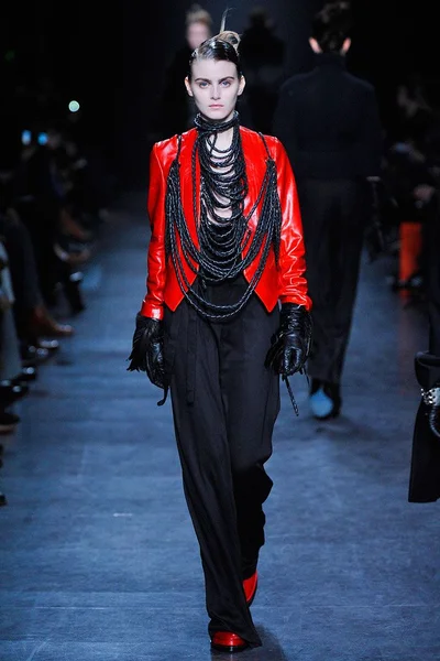 Look 17